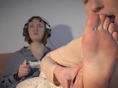 Die beiden Mädels füsseln